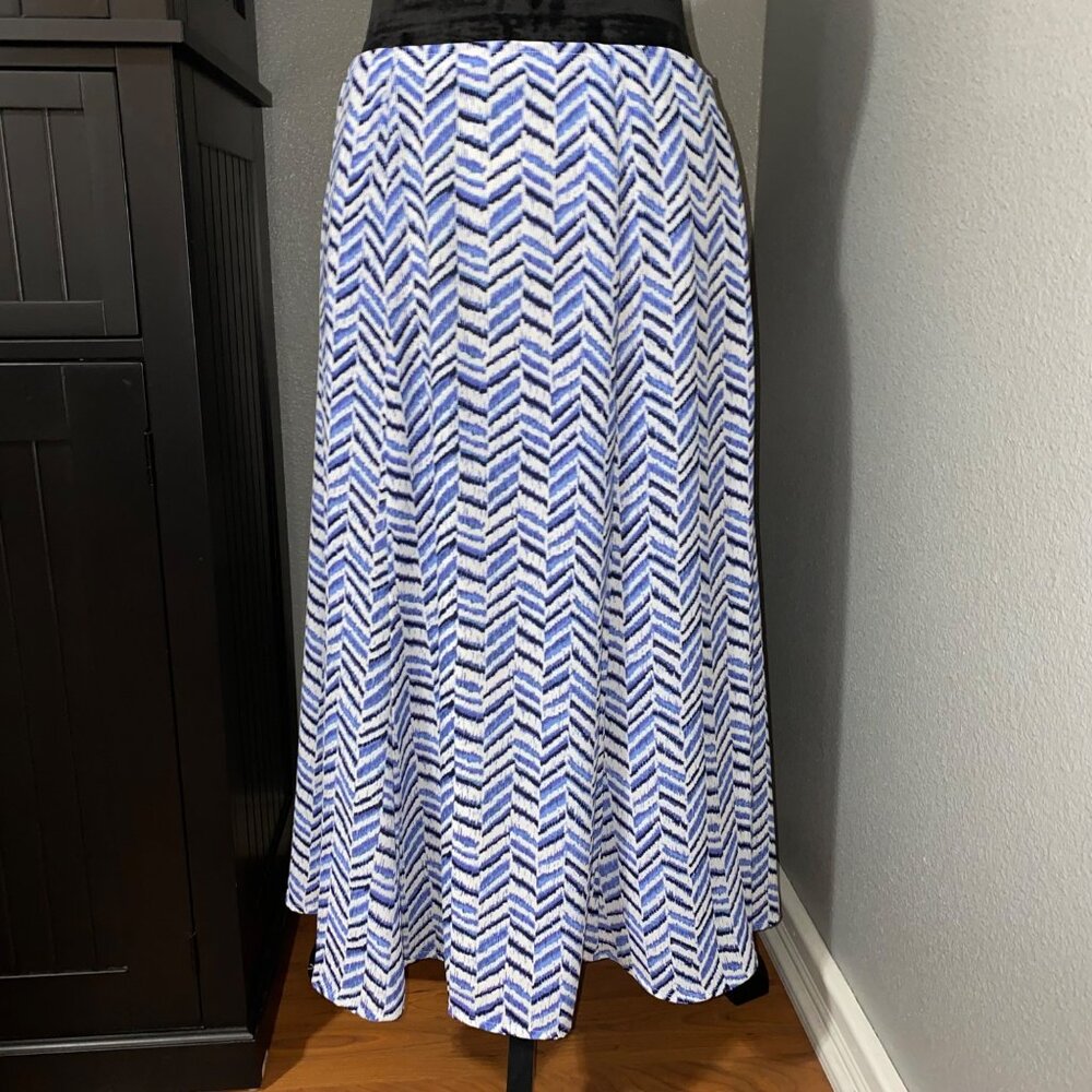 Maxi Skirt Size 8 Blue White Chevron Lined Chic Preppy‎ Modern Casual Summer